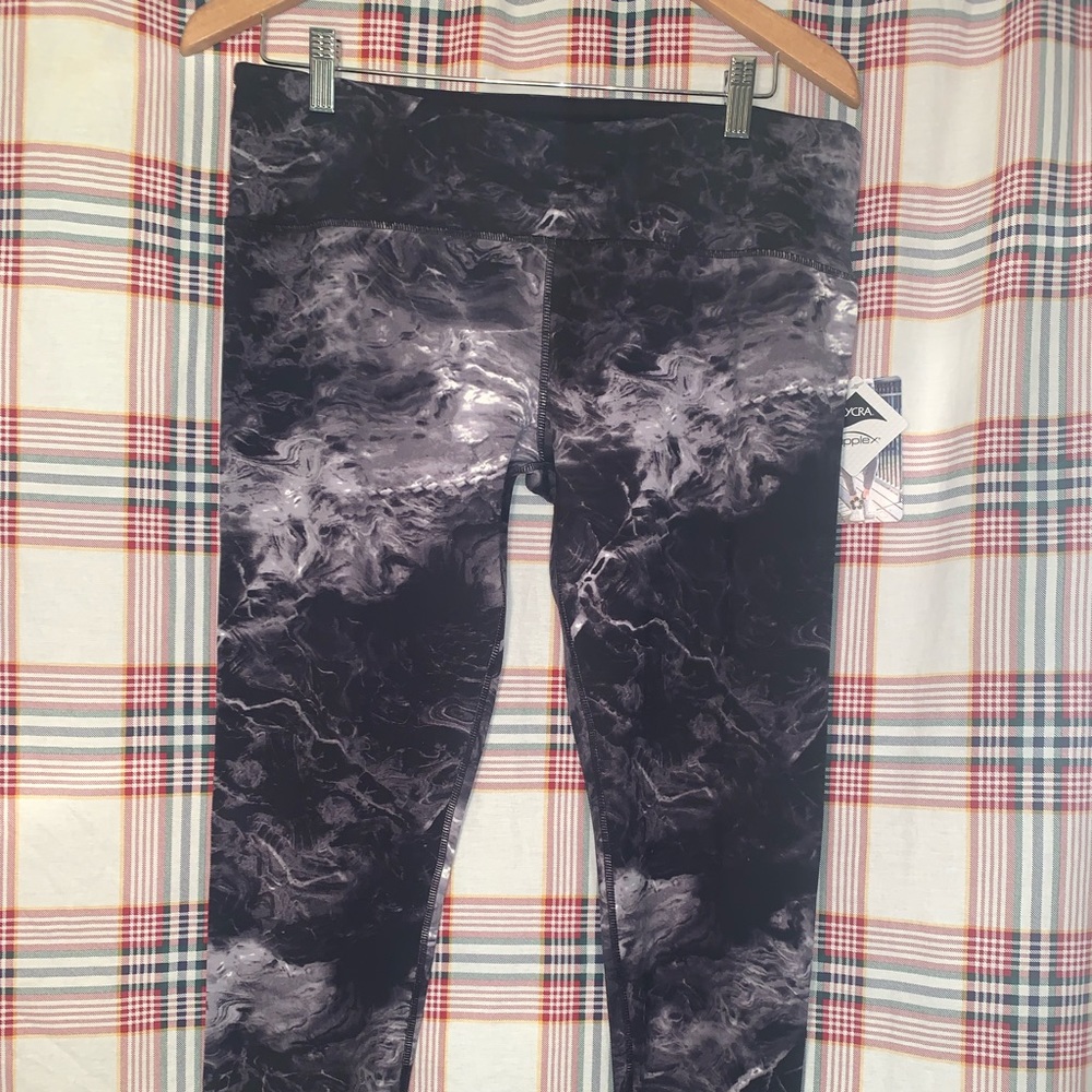 NWT Tuff Athletics XL Athletic Leggings